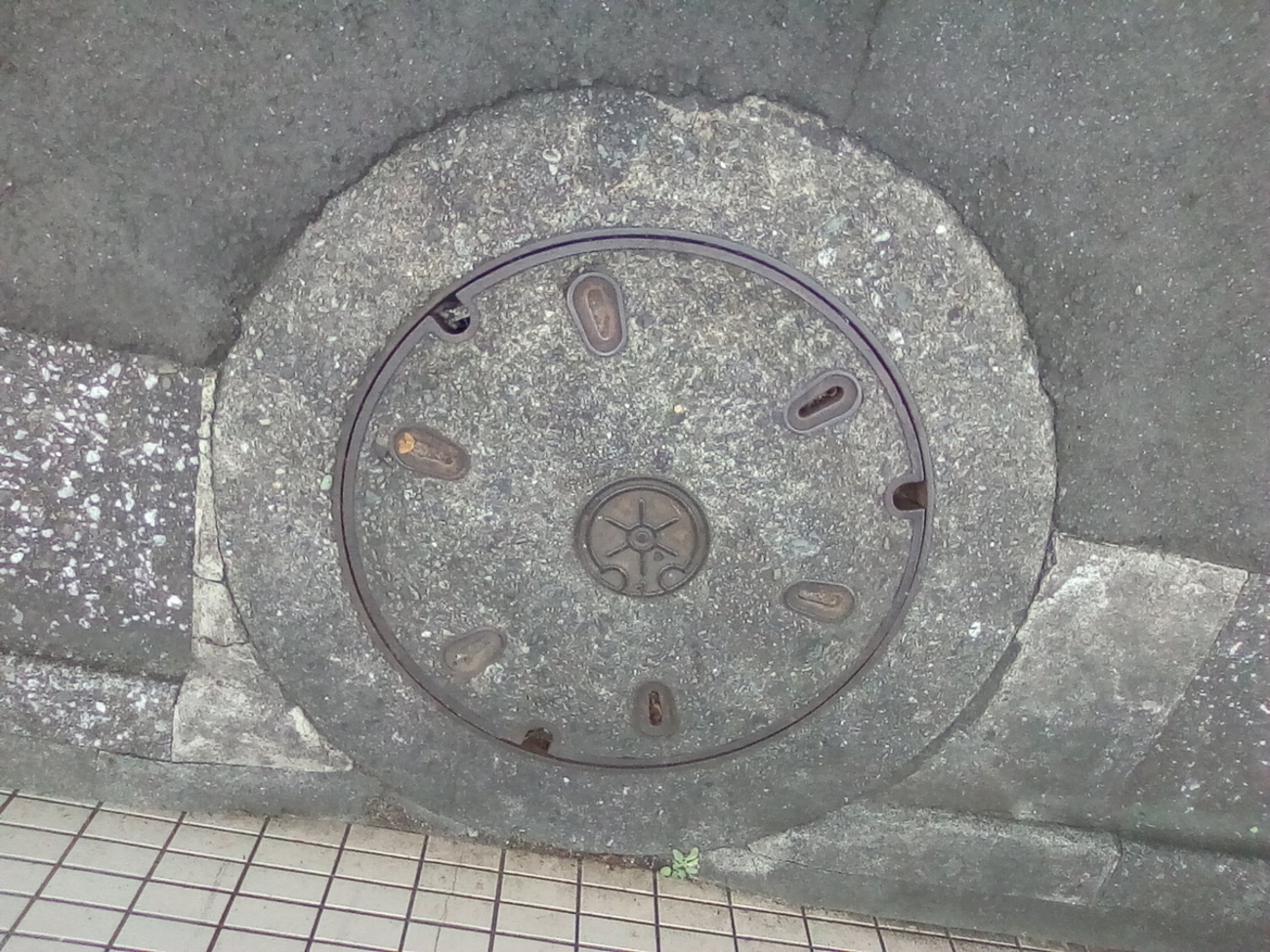 マンホール蓋】東京都・都下水道局紋章⑤、東京都・水道消火栓①-2 