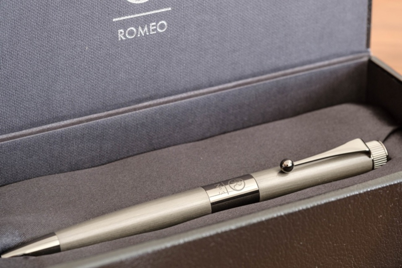 ROMEOの金属軸！伊東屋 ROMEO No.3 ボールペン 細軸 (ファイン 