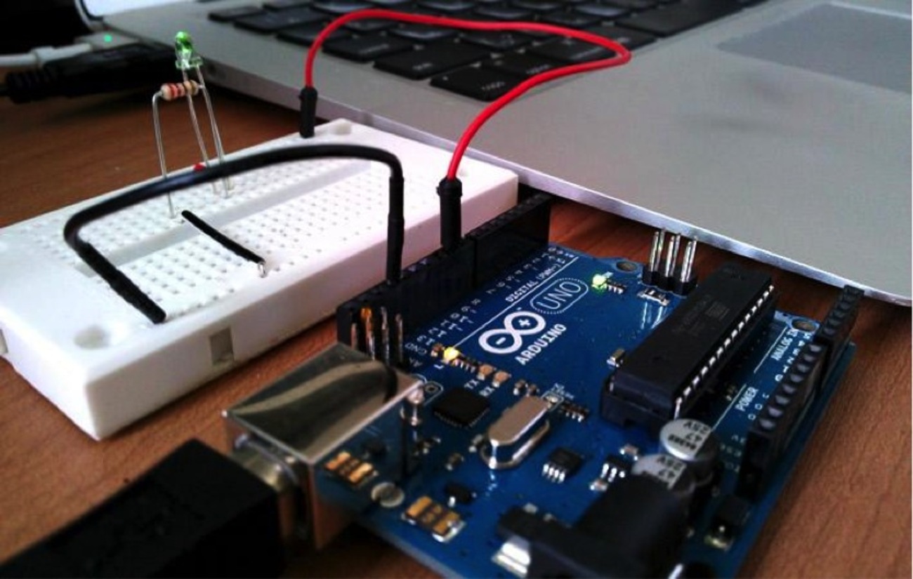 Arduino（アルディーノ）でお手軽電子工作：LEDを光らせてみる
