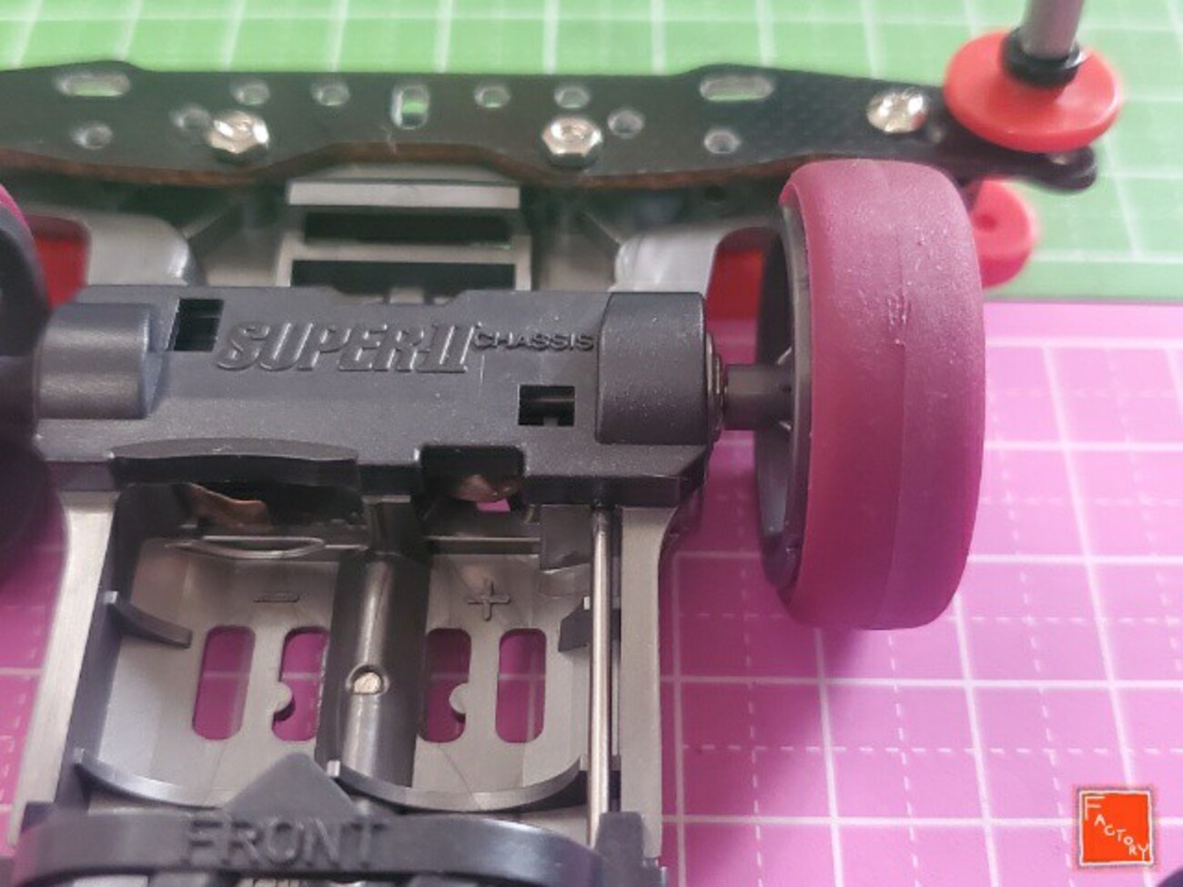 スーパー2シャーシのペラシャ抑えを作ってみる｡（FRP加工）【奮闘記 