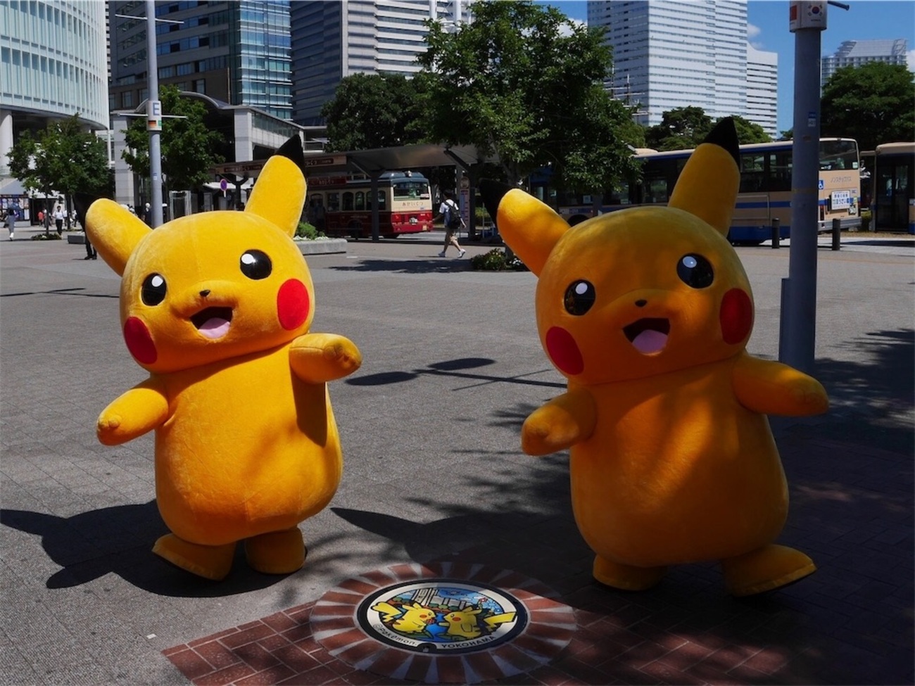 横浜・みなとみらいにポケモン「ピカチュウ」のマンホール「ポケ