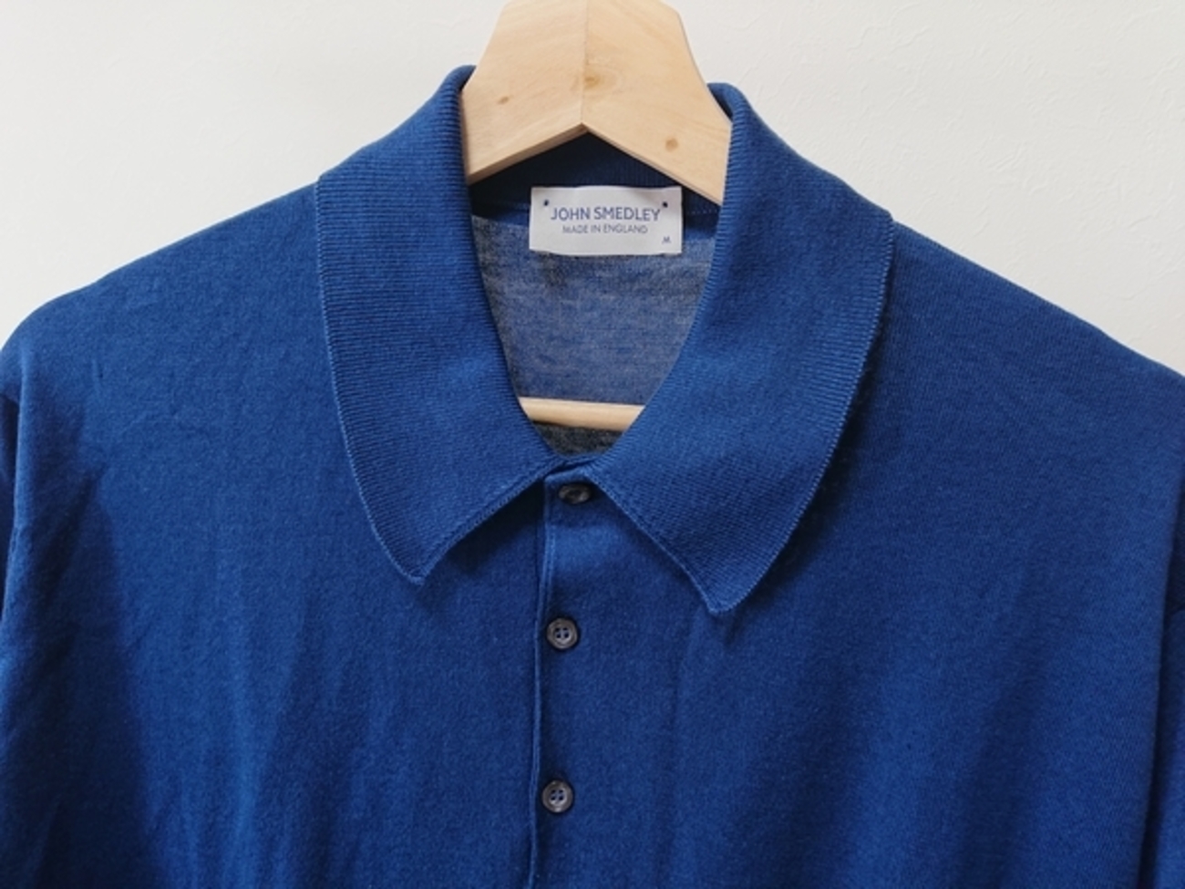 JOHN SMEDLEY（ジョンスメドレー）のニットポロ ISISは夏の装いを 