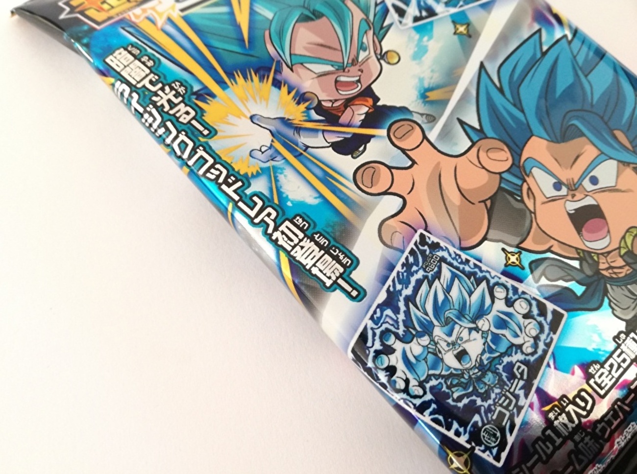 ドラゴンボール超戦士シールウェハースZ「神の領域」で光るシールが 