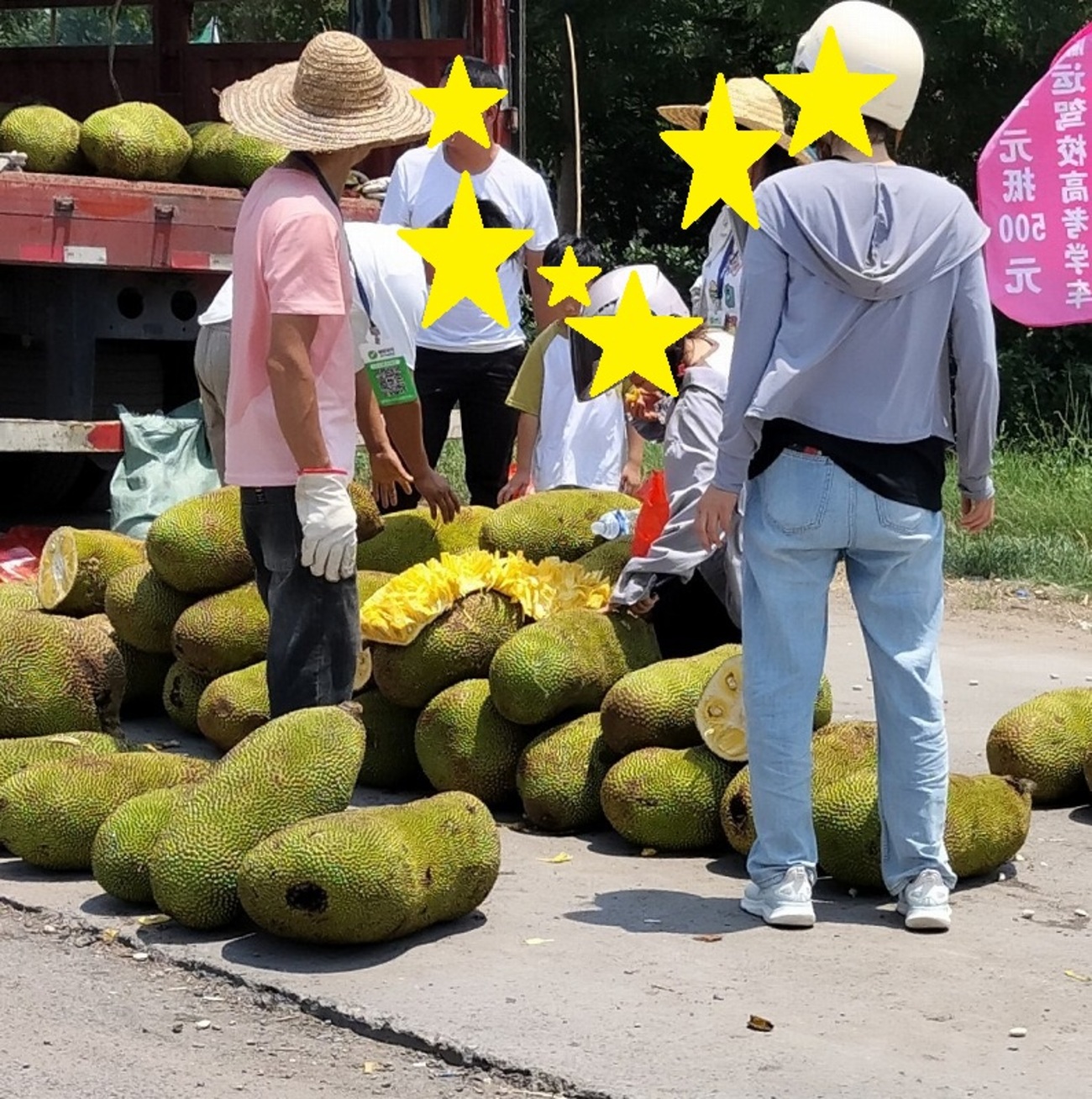 中国河南省開封市、路上で波罗蜜パラミツ（ジャックフルーツ）が売られ 