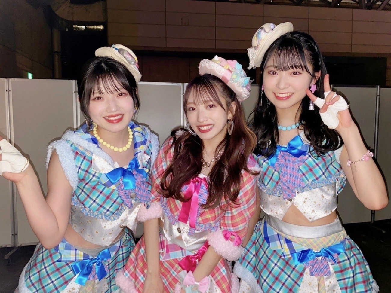 茂木忍 AKB48)茂木忍 久しぶりのリップグロス発売記念コンサート 生写真 焦げ臭く