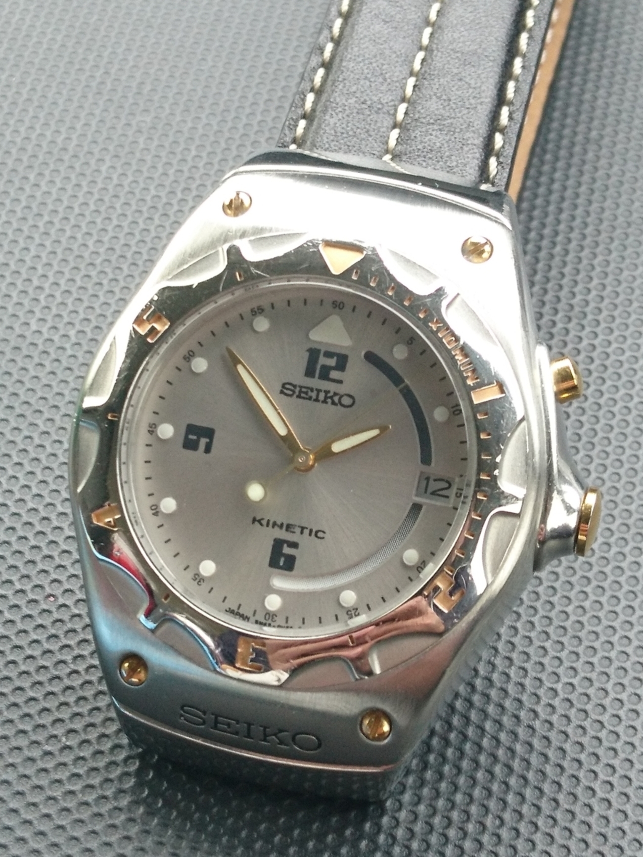 SEIKO KINETIC 5M42-0E60 】ヨルグ・イゼック氏の名品「アークチュラ 