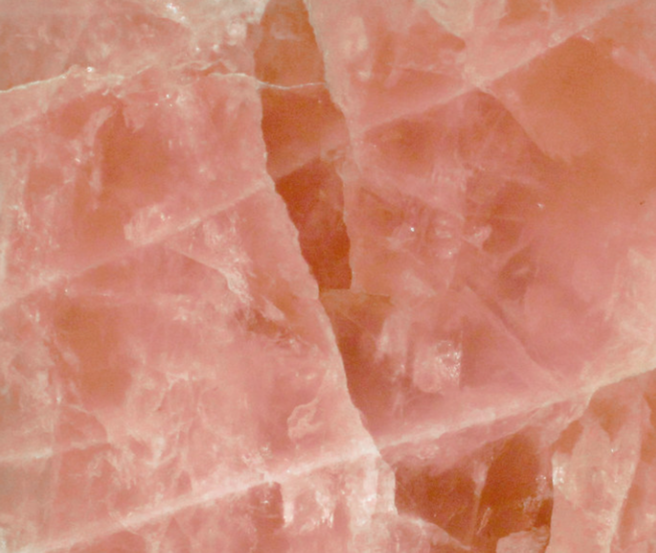 ローズクォーツ：Rosequartz （紅水晶・薔薇石英（べにすいしょう 