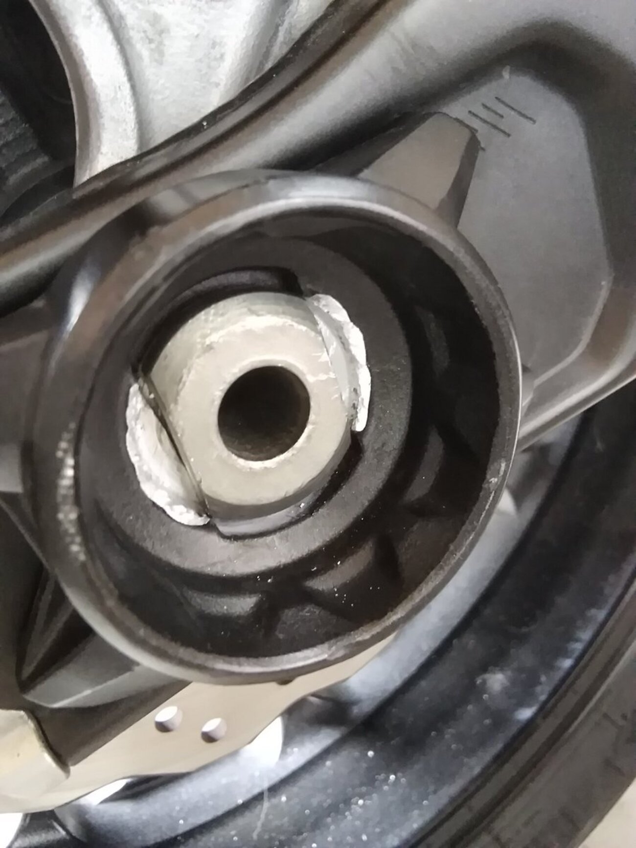 MT-07の持病？ アクスルシャフトのトラブル - バイクと会話したりし 