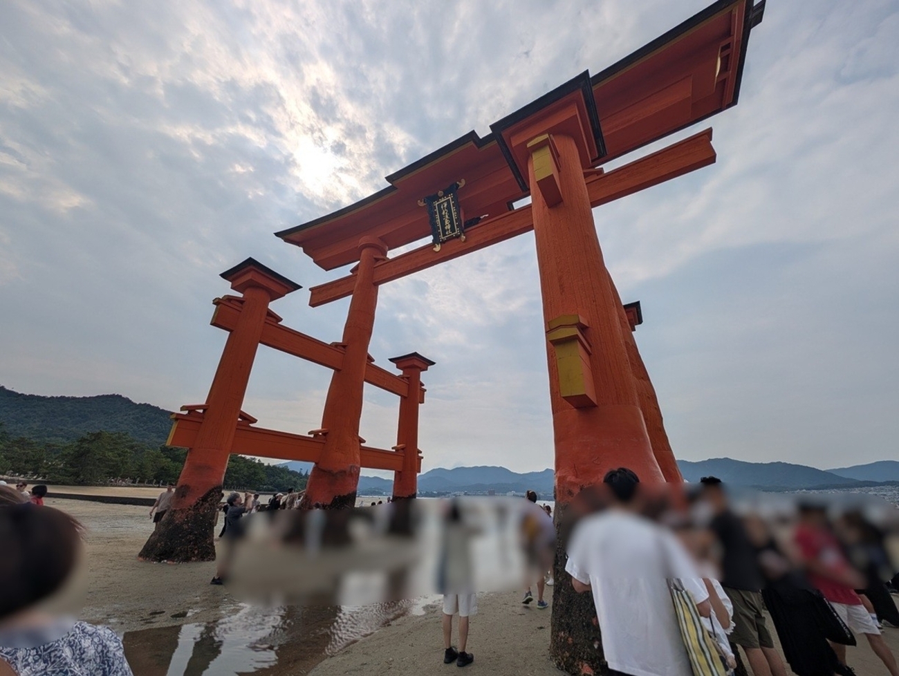 厳島神社を朝・昼・夜に参拝|干潮の大鳥居、夜のライトアップ、早朝の廻廊【宮島宿泊ブログ】