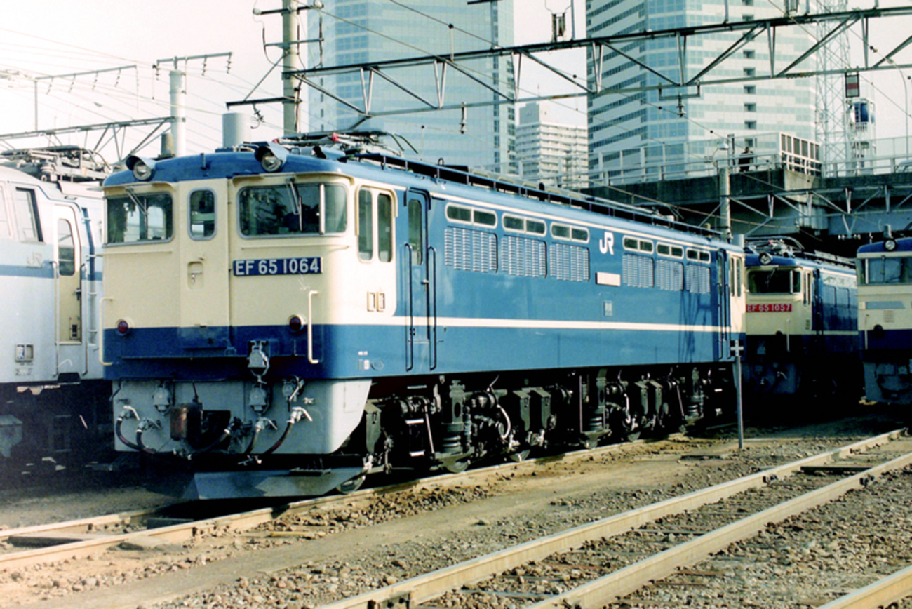 この1枚から 青プレート時代のEF65 1064 - 旅メモ ～旅について思うが 