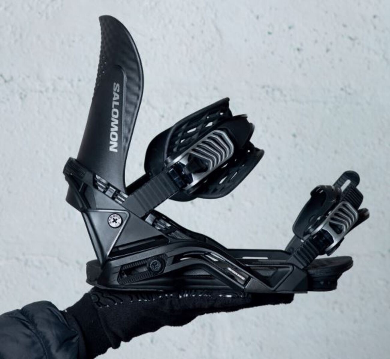 23-24 SALOMON HOLOGRAM（サロモン・ホログラム）一部生産調整 