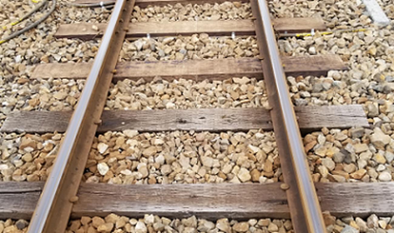 線路のマクラギに使われている「木」は何の木？ - 現役鉄道マンの 