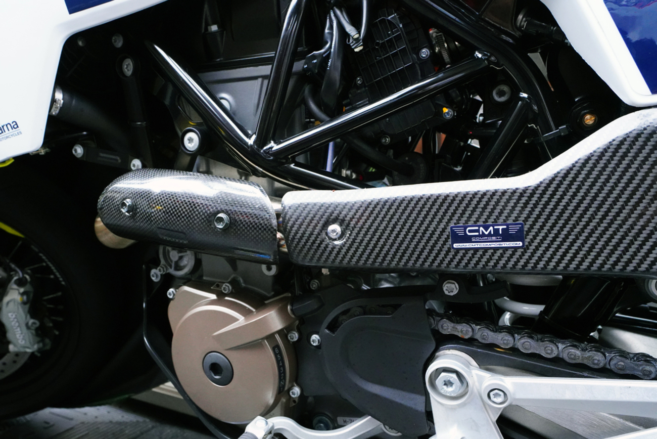 Husqvarna 701 SUPERMOTOにエキゾーストパイプのヒートガードを追加 