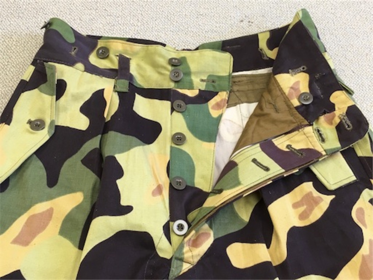 珍しい迷彩です！【旧チェコスロバキアの軍服】陸軍迷彩トラウザーズ 