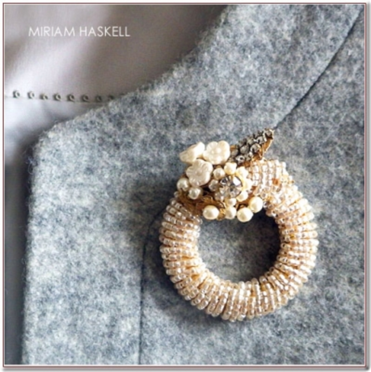 ホワイトフラワーとリースのビンテージブローチ MIRIAM HASKELL 
