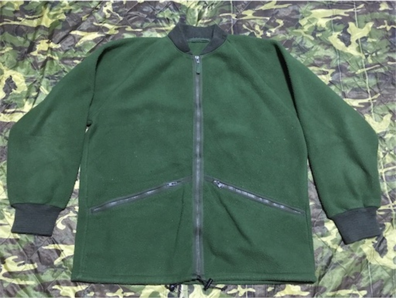 最初のフリースモデルです！【イギリスの軍服】防寒フリースライナー 