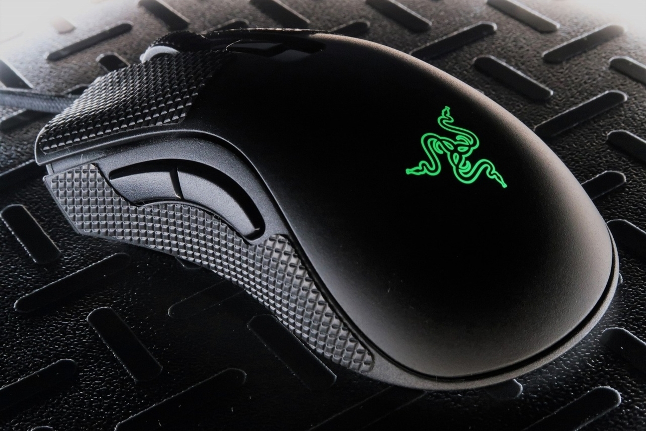 小さな手が有利になる？！】RAZER社「DeathAdder V2 Mini」をレビュー 