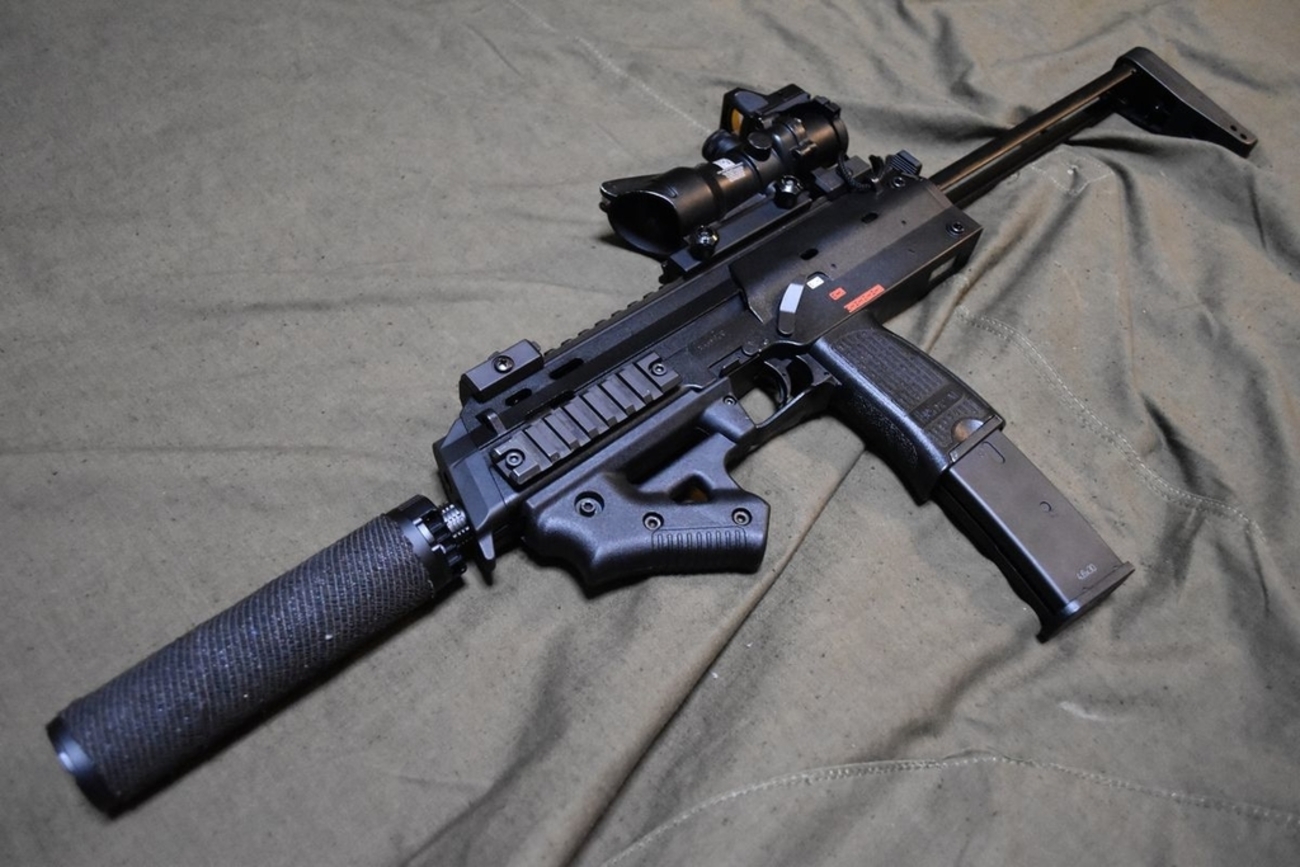 中古 販売激安 KSC MP7A1-Ⅱ マガジン2本&ケースつき