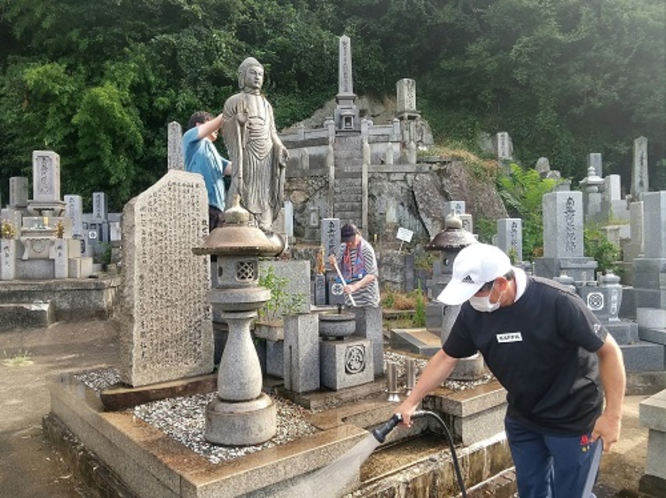 共同墓地の草刈り - あの瞬間！俺たちは若かった！！