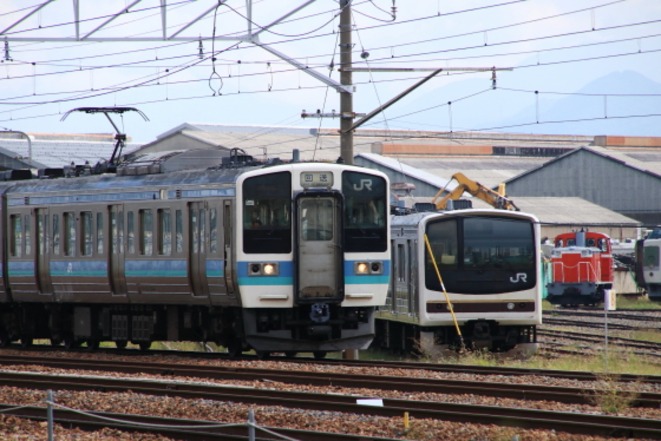 211系3000番台N335編成入場 - ガタゴト日誌