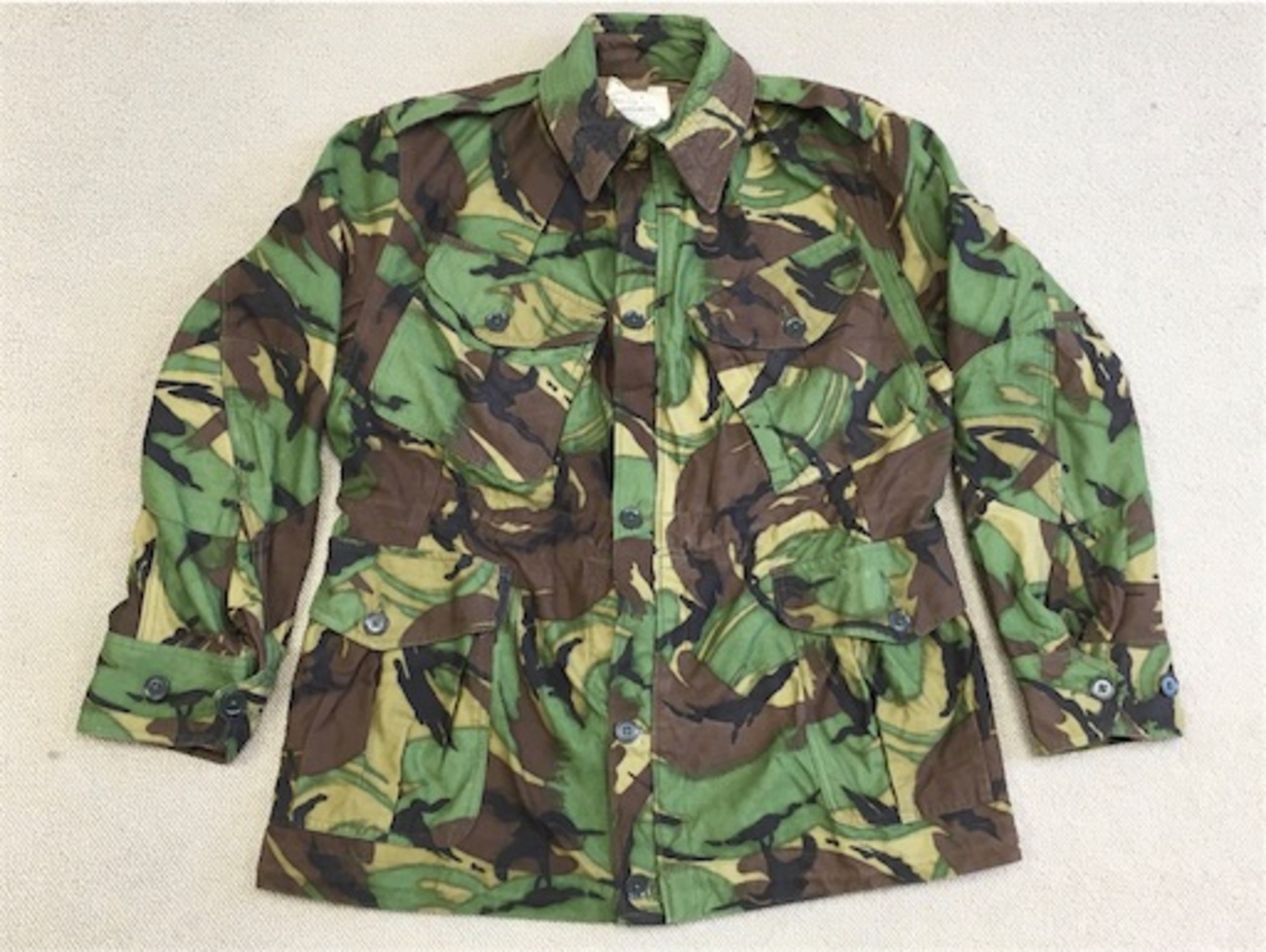 P60の迷彩版です！【イギリスの軍服】陸軍迷彩スモック（P60・DPM 