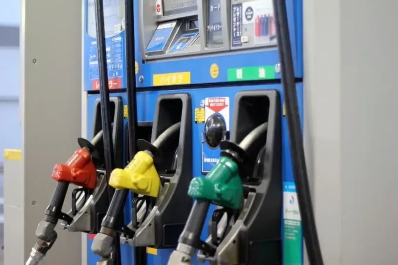 2025年】ガソリン価格の今後は？10円引き下げはいつから？ - 新車情報の車ニュースを配信中 - 中古車のガリバー