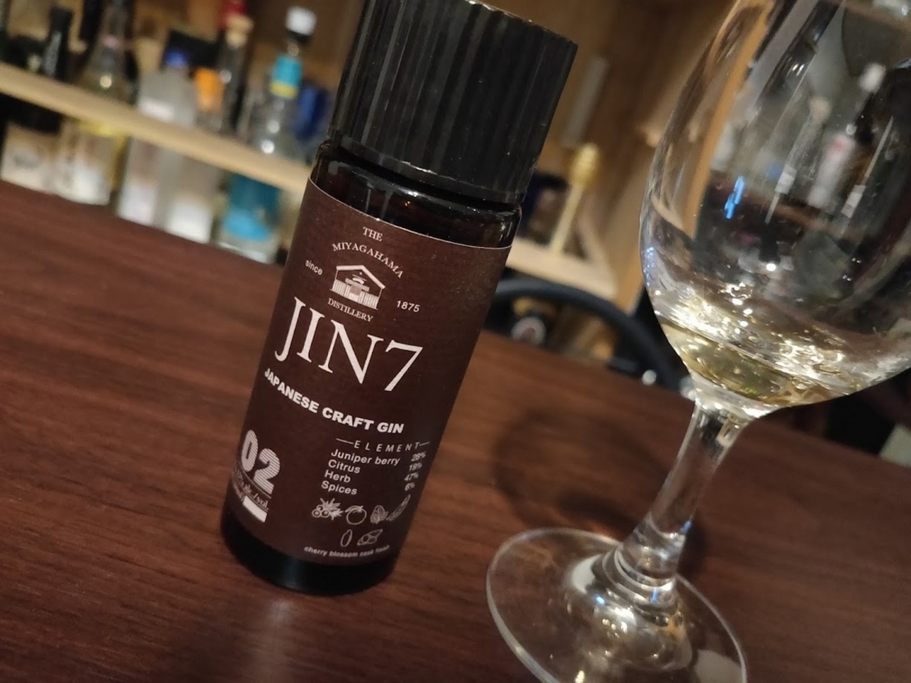 ハーブ感の強い苦みに柑橘の爽やかさ『JIN7 No02』！ - ひなたのお酒