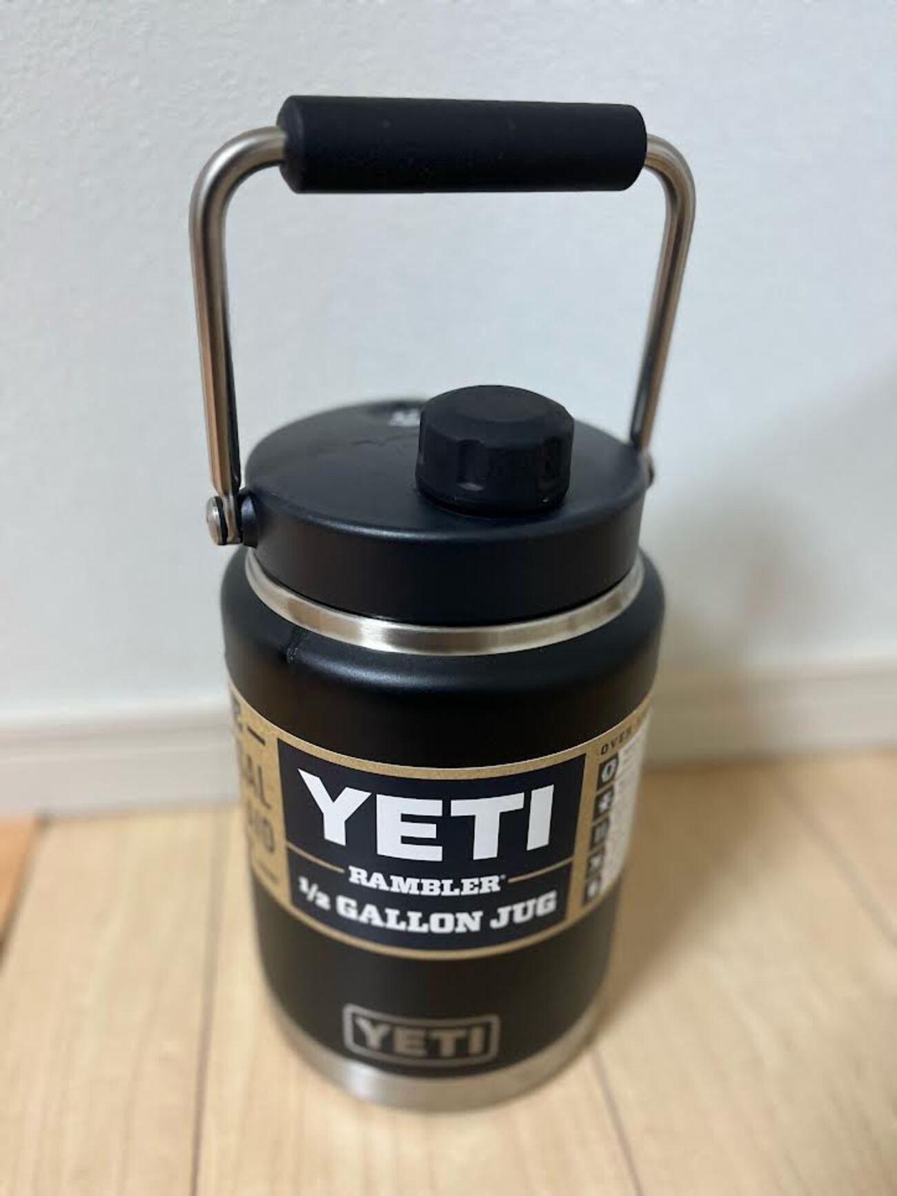 YETI イエティ ランブラー ハーフガロンジャグ チャコール 待て