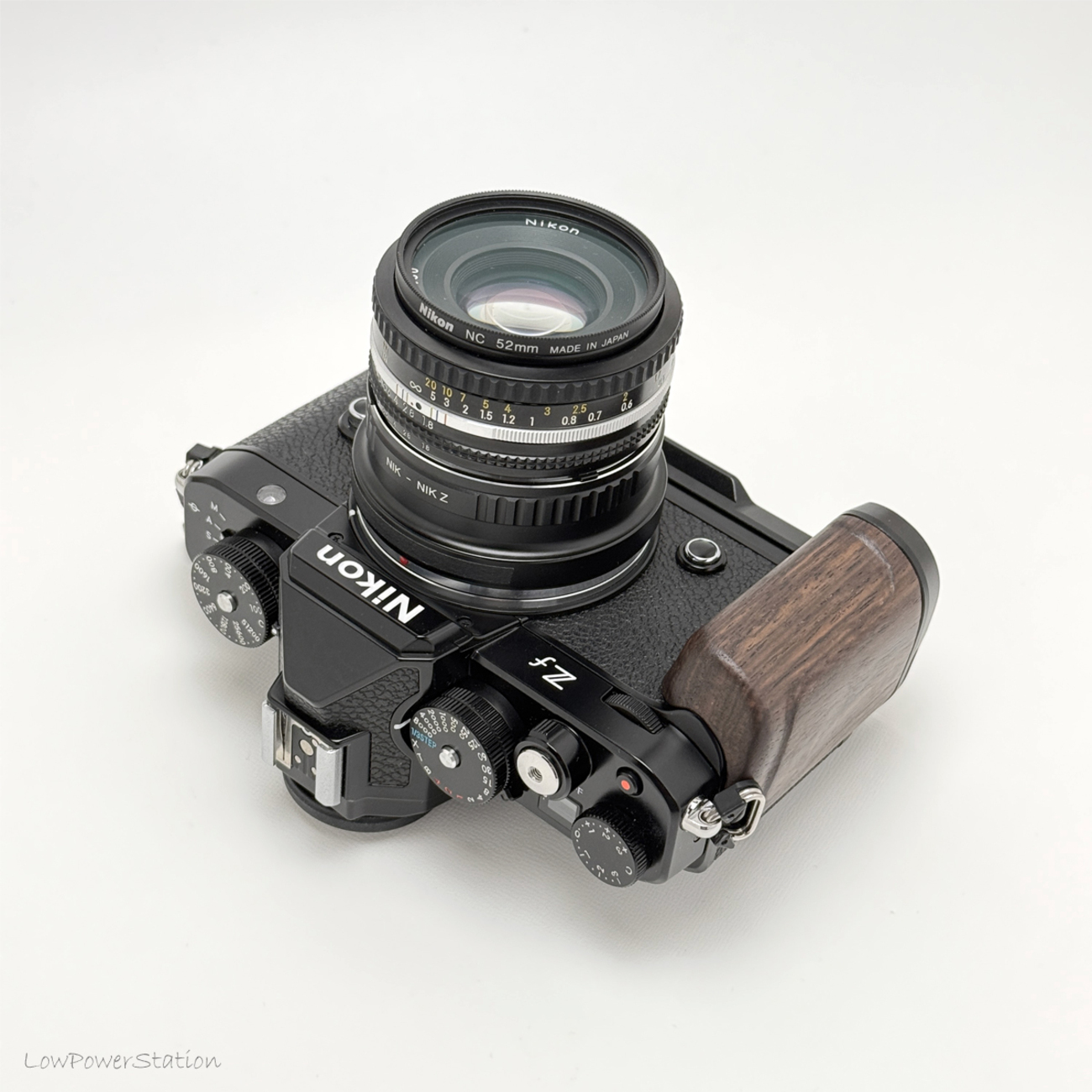 SmallRigのNikon Zf用ウッドグリップを装着してみた - 和田哲哉 