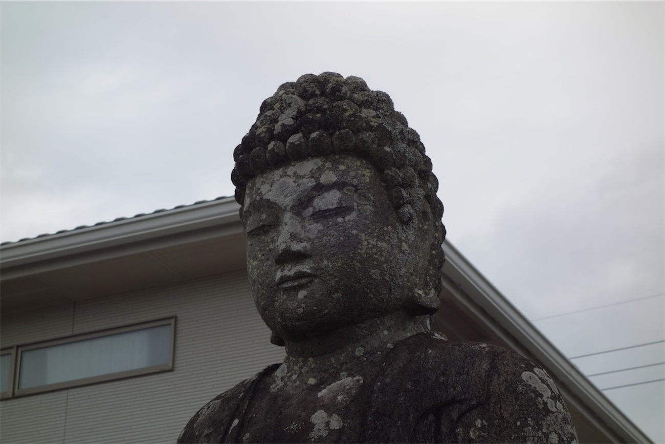 三重県最大の石仏、お大仏さん（伊勢市大湊町・大湊墓地） - 石仏石神