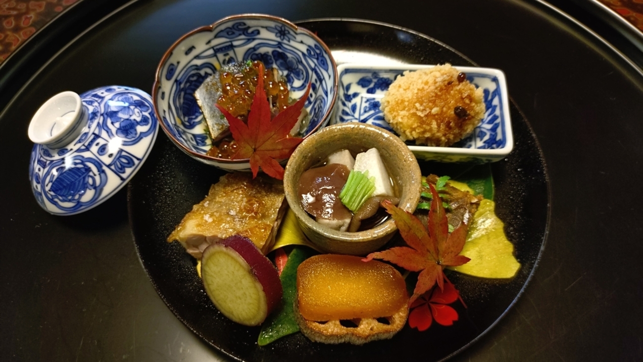 明治時代 本金 蒔絵 梨子地 若松図 丸盆 八寸五分 日本料理 料亭 割烹 ② 日本料理 新茶家（岩手県 奥州市 江刺中町）という料亭はとても