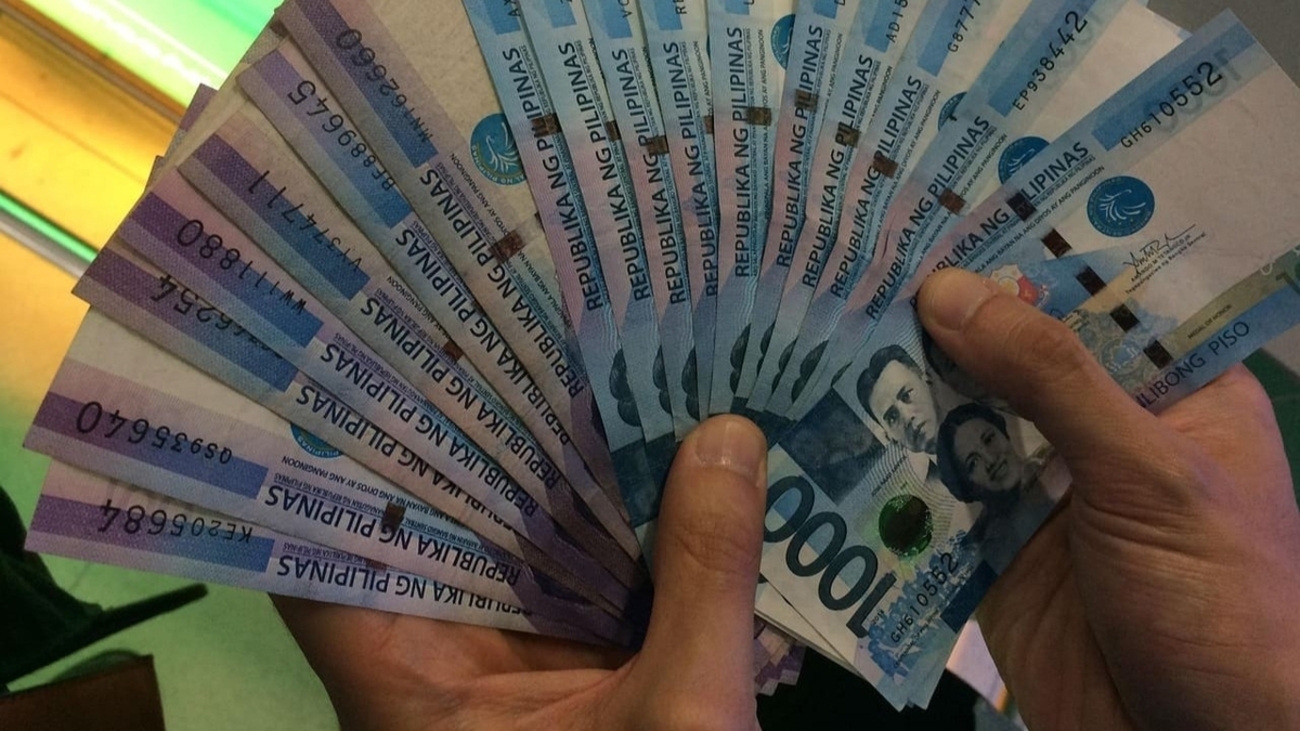 フィリピンペソ❤️10000ペソ（100ペソ✖︎100枚）❤️100連番❤️帯付き新札