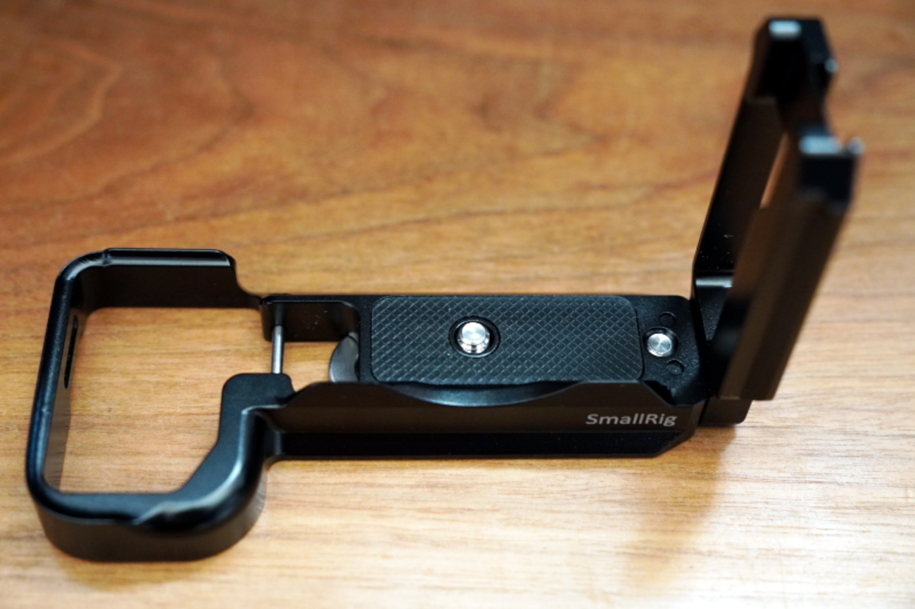 SONY a6600 ミラーレスカメラ SmallRig付き ぶらり、SmallrigのSONY α6600用ケージ［CCS2493］を着けてみた