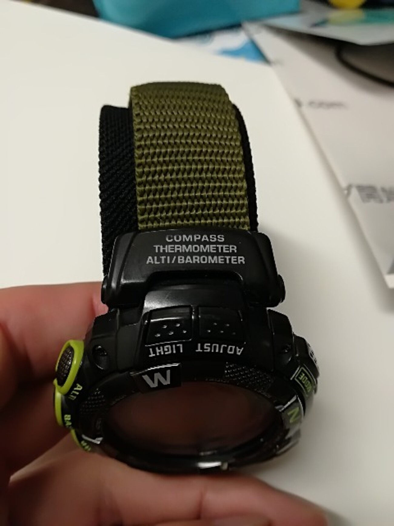 G-SHOCK PROTREK (PRW-1500CAJ-3JR)のベルトを交換する方法 - パスコー 