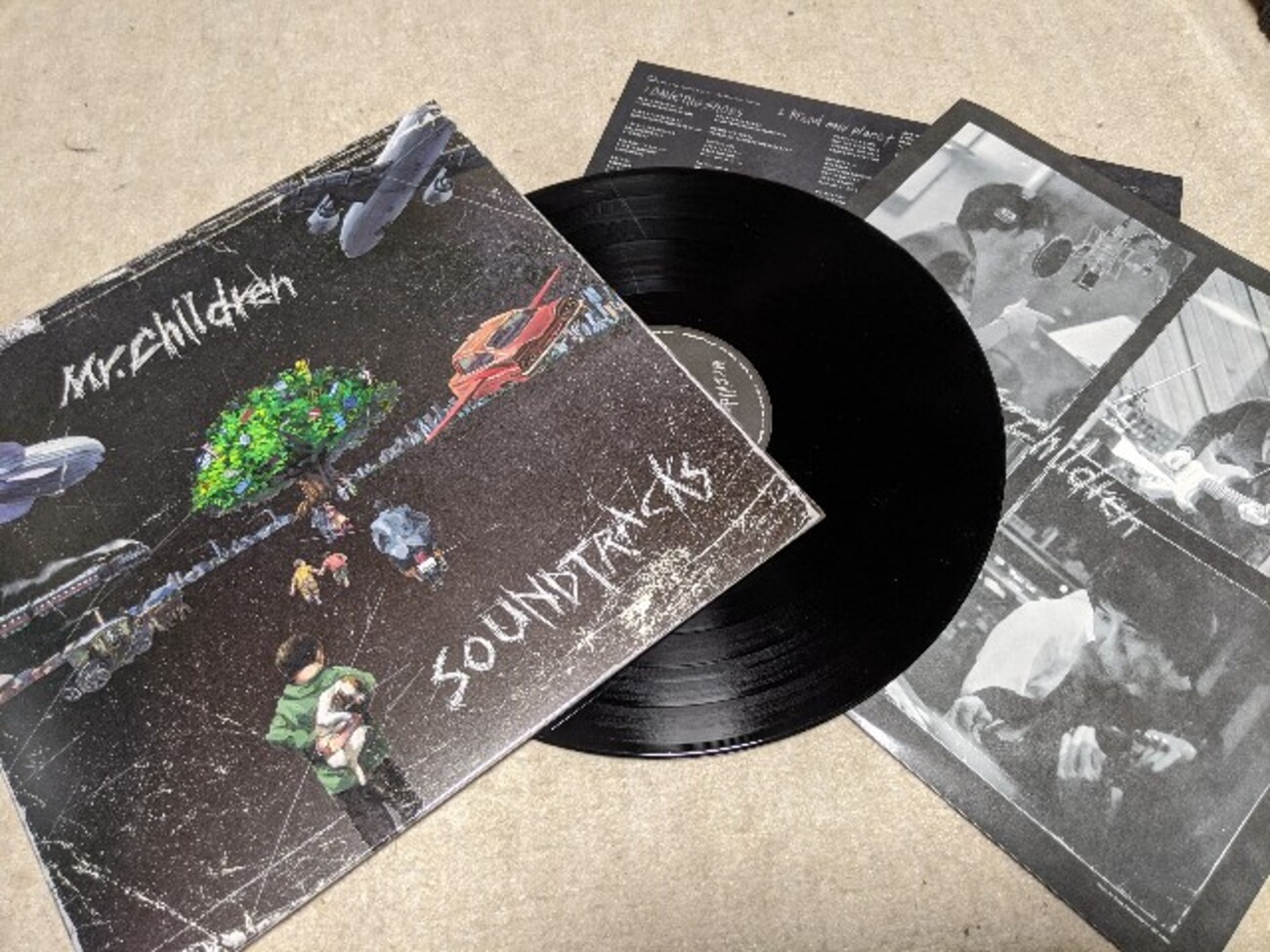 ミスチルが新作『SOUNDTRACKS』をアナログレコードで出す意味 & 全曲 