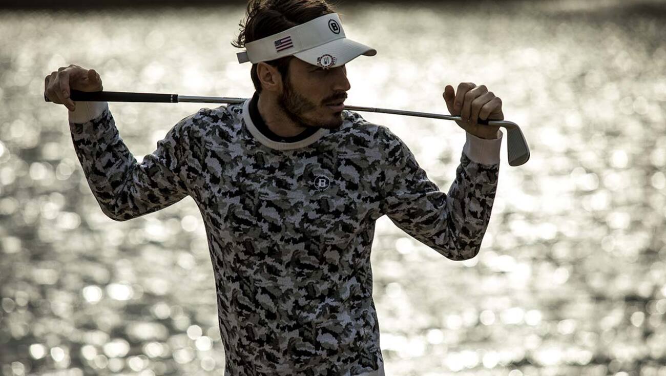 ミリタリズムに溢れるアーバン ゴルフの洗練ブリーフィング ゴルフ