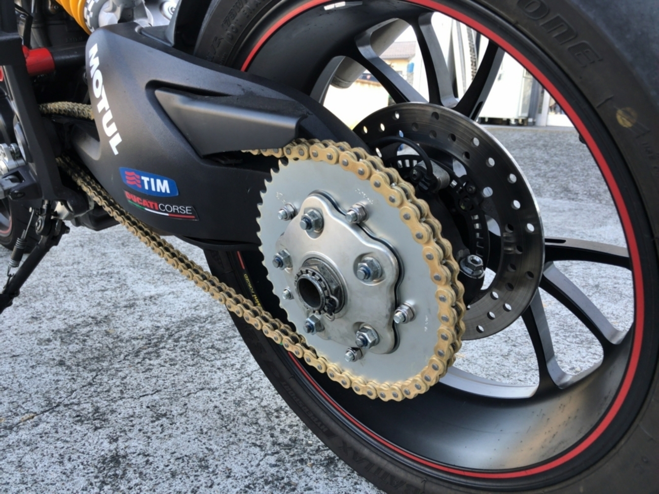 ハイパーモタード939 チェーン交換の話 その2 - 恋になりたいAKRAPOVIC