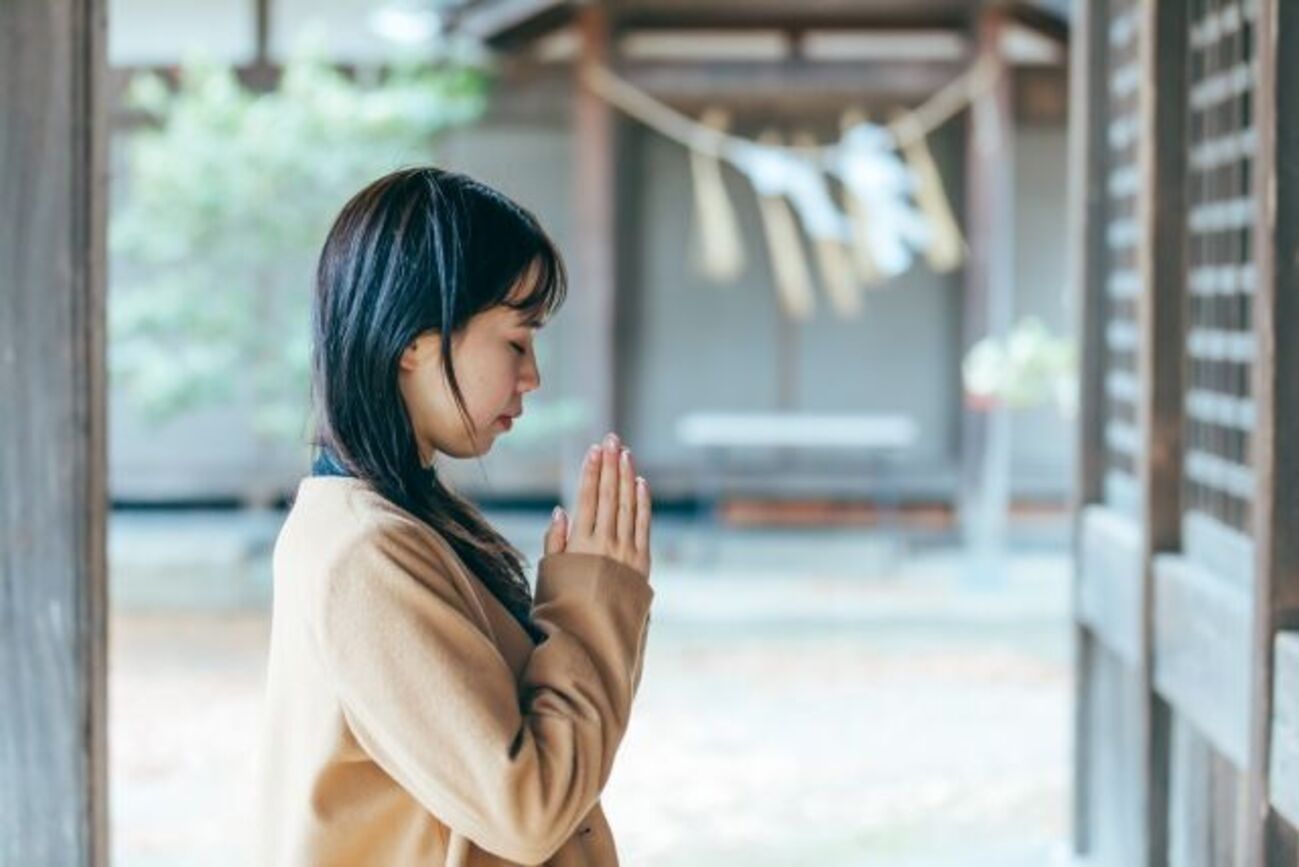 安産祈願のお守りはいつ渡すべき?気を付けたいマナーと選び方 - プレママナビ│妊娠中でも女の子だもんね!