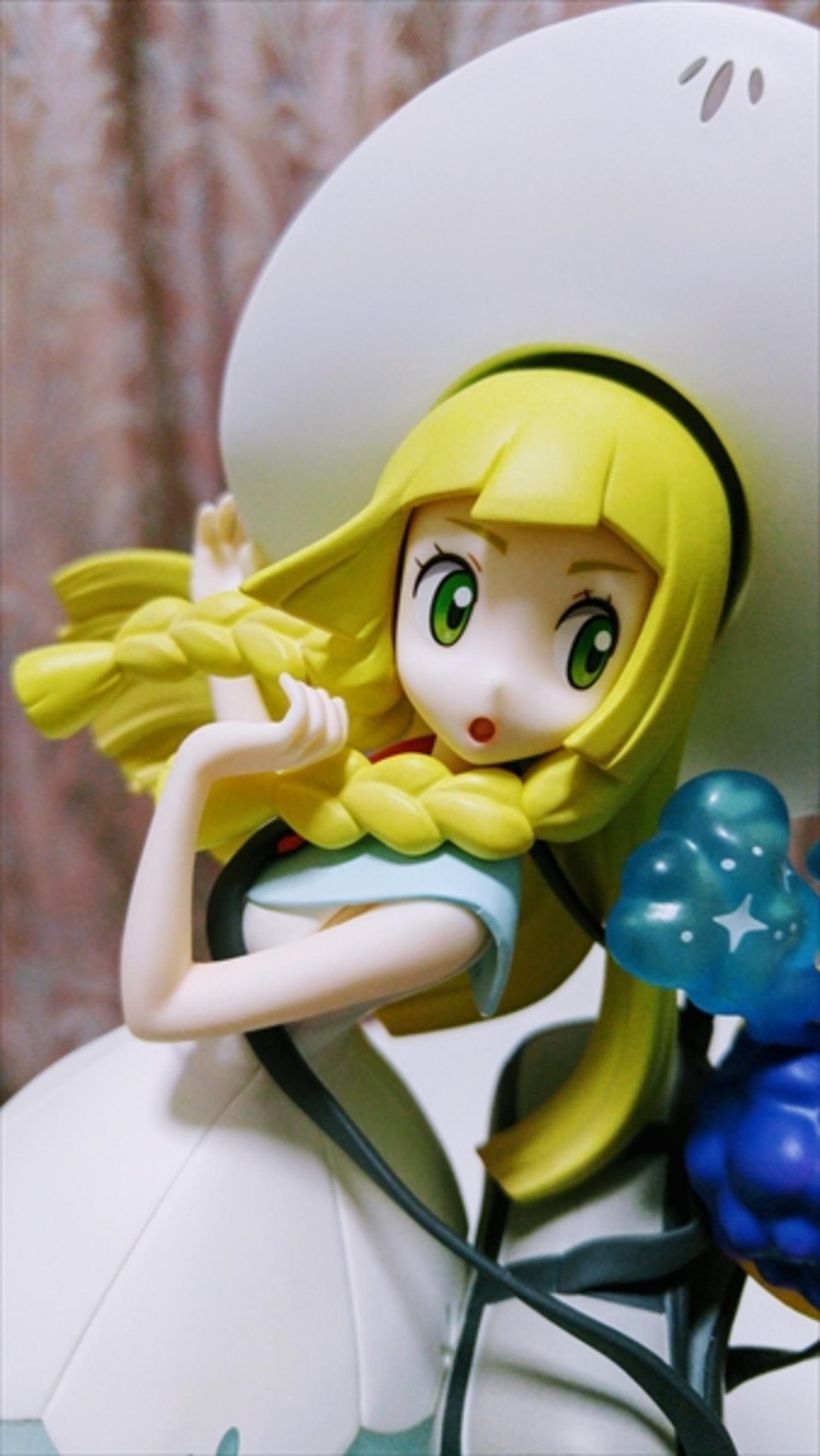 リーリエ&コスモッグフィギュア 開封。 - あずの道具箱。