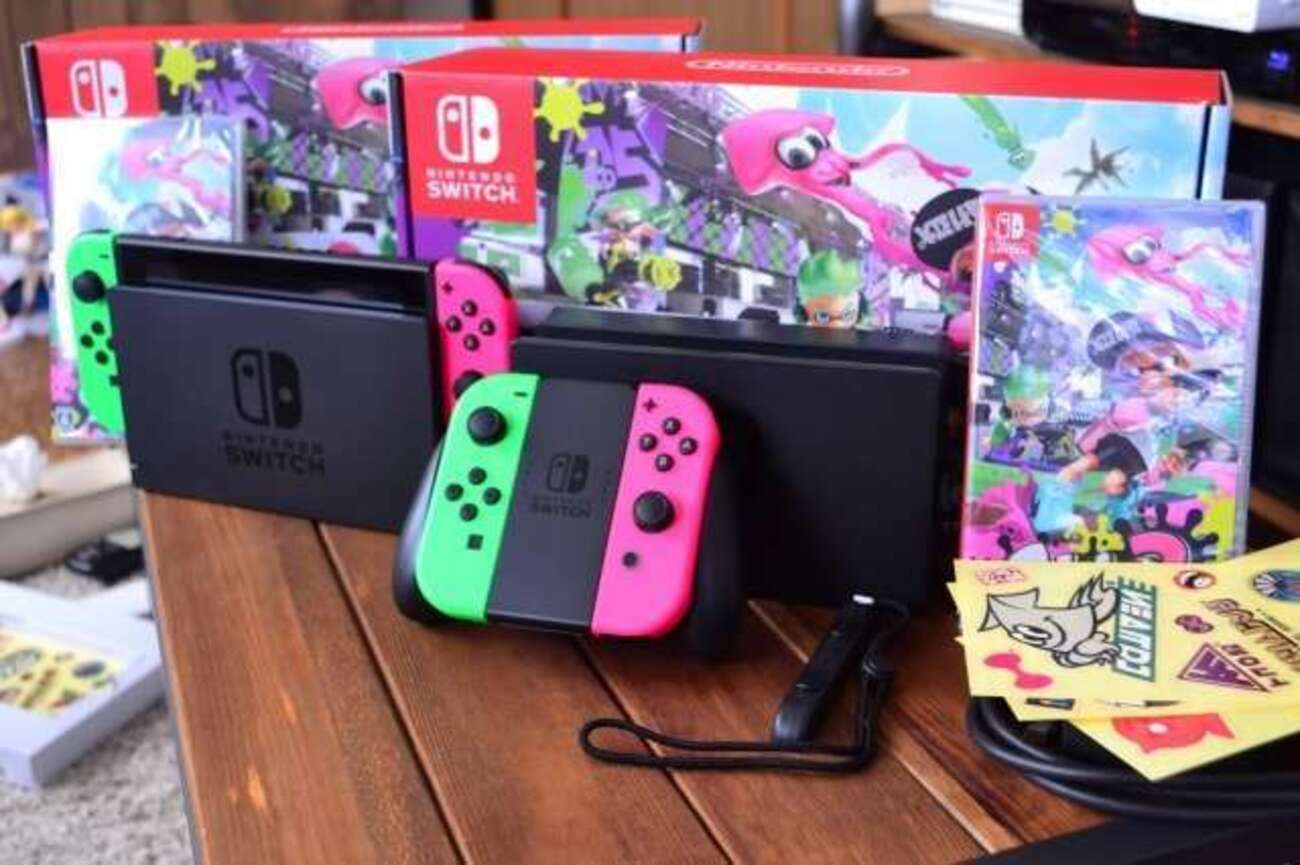 完品 Nintendo つらかっ Switch スプラトゥーン2 セット 同梱版