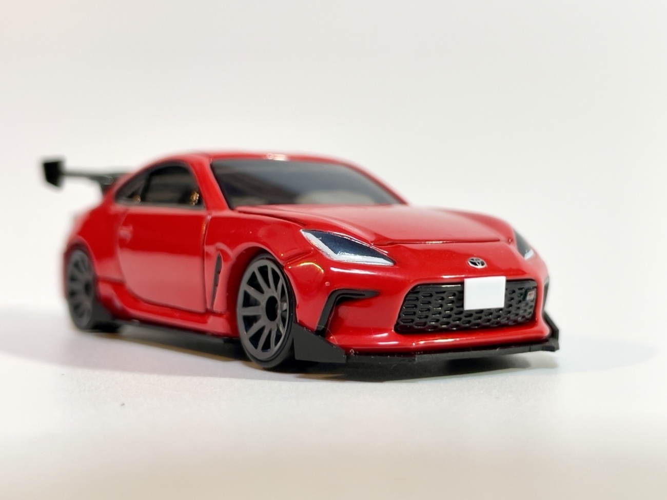 トミカ】トヨタGR86 ヘッドライト部分塗装&エアロパーツでドレスアップ 