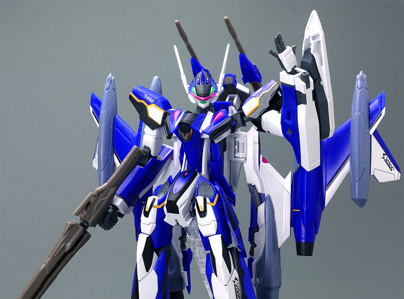 アルト機とはココが違う！＆プチ塗装編】天才の駆る青き聖剣「HG 1/100 マクロスモデラーズ HG バルキリー3体セット+YF-29水転写デカール