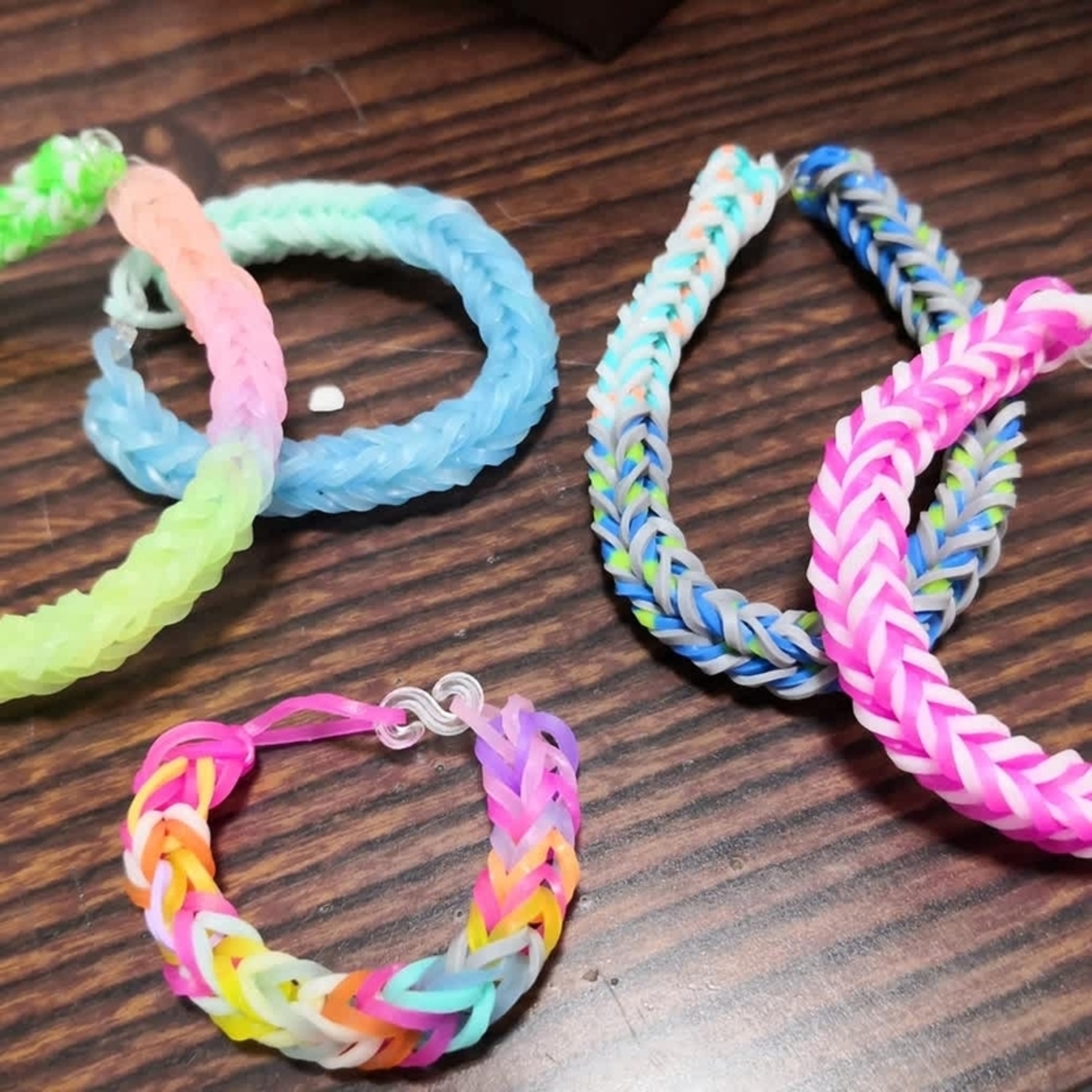 夏のアイテム こどもたちのカラフルブレスレット作り - palet…