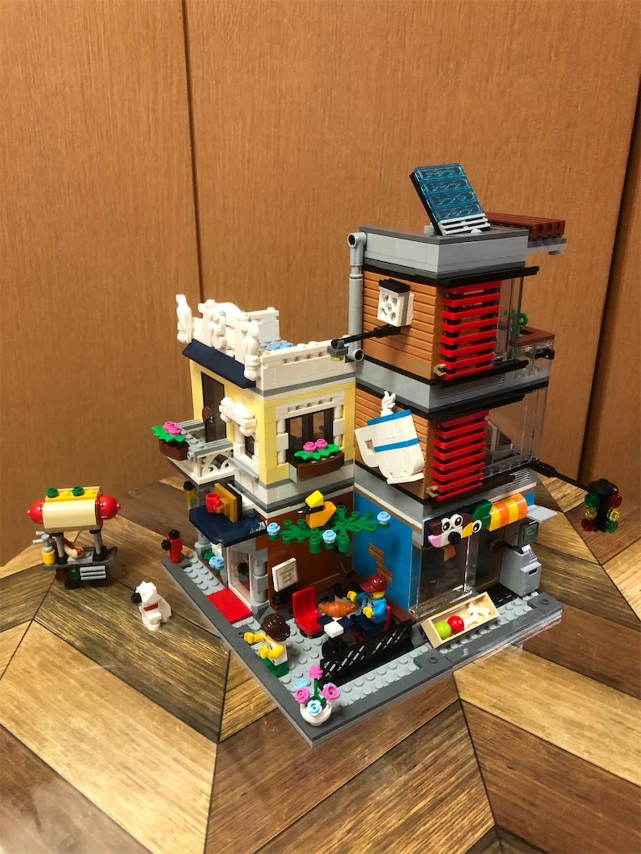 レゴ(LEGO) クリエイター タウンハウス ペットショップ&カフェ 31097 