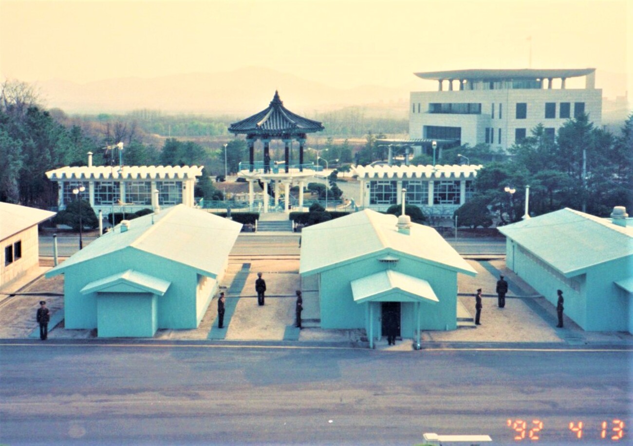 韓国と北朝鮮の軍事境界線の板門店を日本社会党が視察した - 北穂高岳