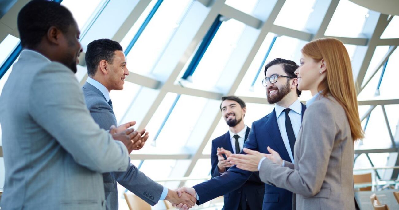 ビジネス英語で商談を成功させる！5つのポイントと実用フレーズ