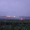 【梅雨の日】窓に落ちる雨粒と、車中カフェで心が整う夜