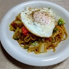 休日ランチ　カレー焼きそば　夏バージョン　より。