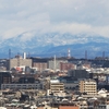 山に襲い掛かる雪雲
