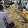 大入白山神社、しめ縄のかけかえ